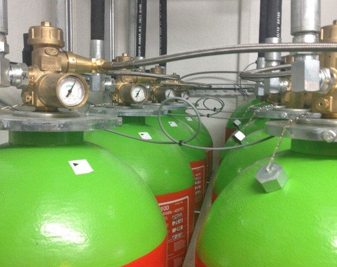 Nitrogen cylinders for gas powered pump